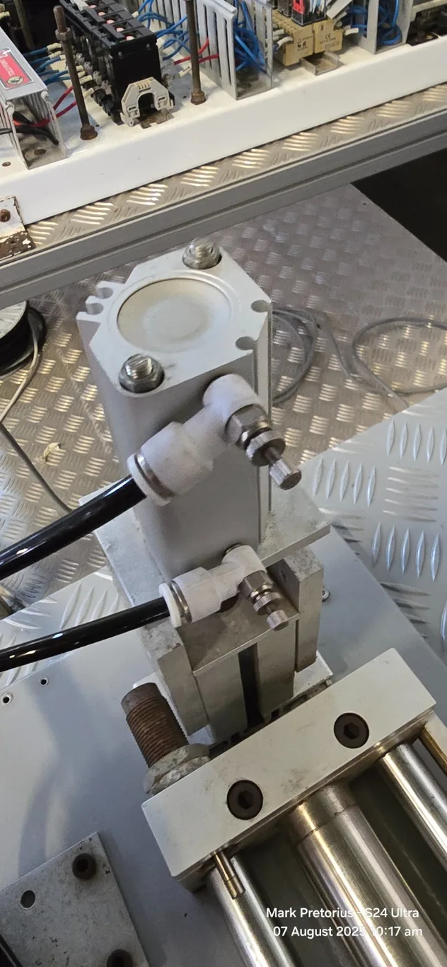 Pneumatic cylinder on production equipment